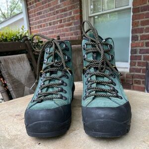 Men’s Lowa Green Suede Hiking Boots with Black Toe Caps